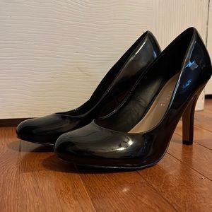 Staple Black Pumps